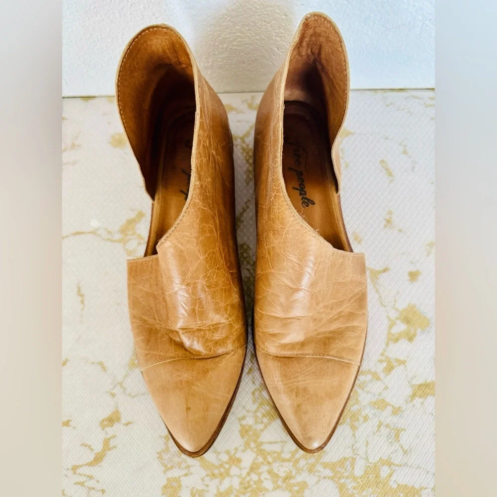 🔥🔥FINAL CLEARENACE 🔥🔥 FREE PEOPLE Tan Leather Royale Cut Out Flats - Picture 7 of 9
